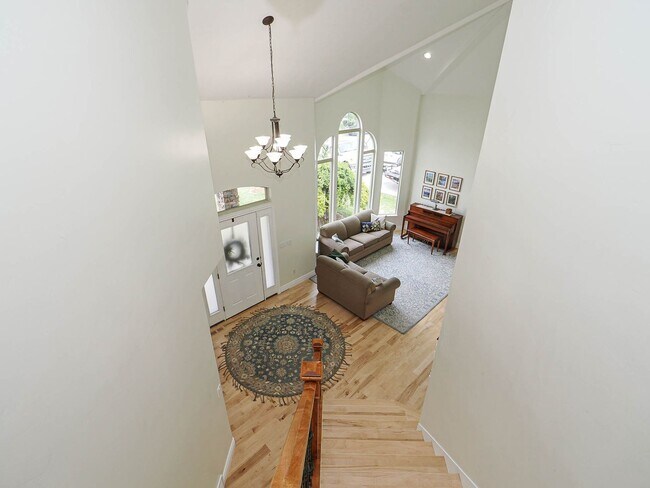 Building Photo - 4 Bedroom, 2.5 bathroom Bluffdale Home