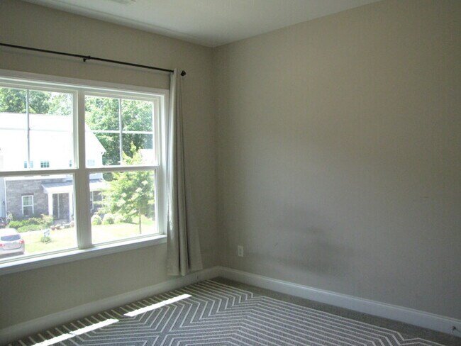 Building Photo - 349 Papyrus Pl