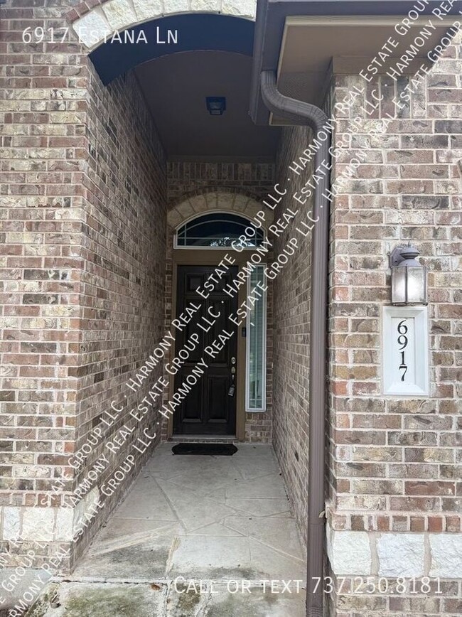 Building Photo - 6917 Estana Ln