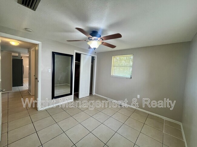 Building Photo - 5033 Farley Dr