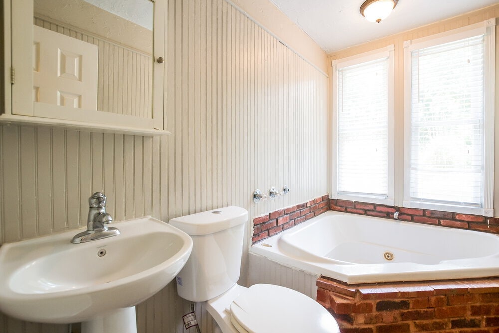 Building Photo - 155 Sunny Ln