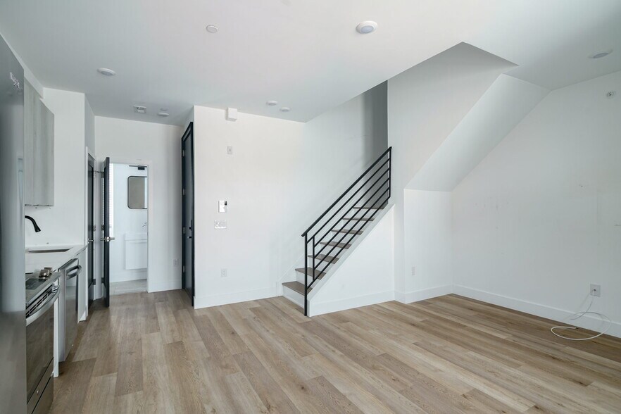 Building Photo - 930 N 2nd St