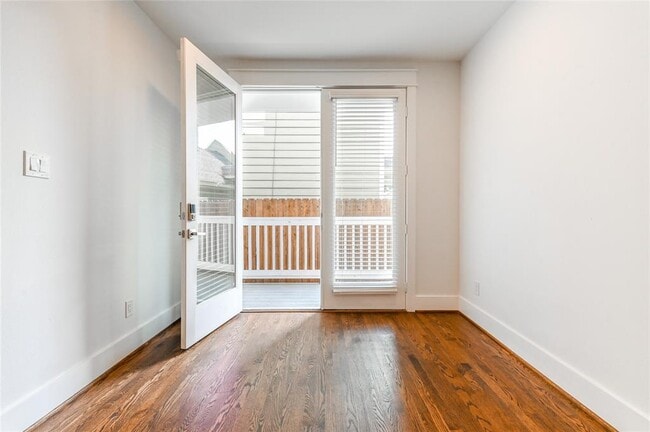 Building Photo - 425 W 21st St