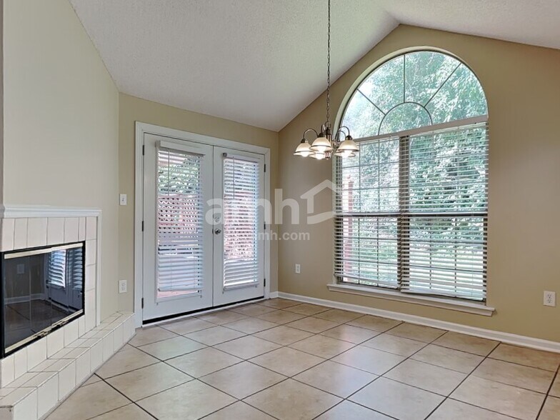 Building Photo - 138 Lions Gate Rd