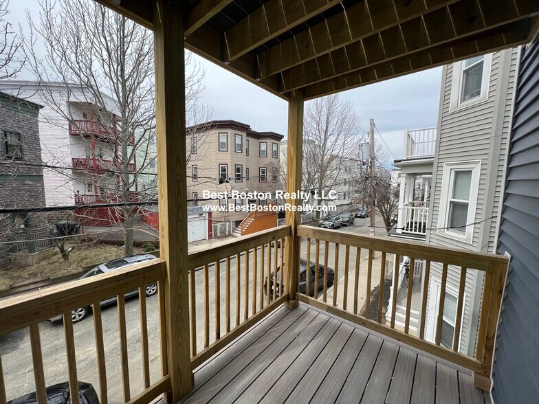 Building Photo - 15 Harold St