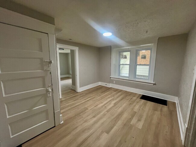 Building Photo - 1141 McKinley Ave