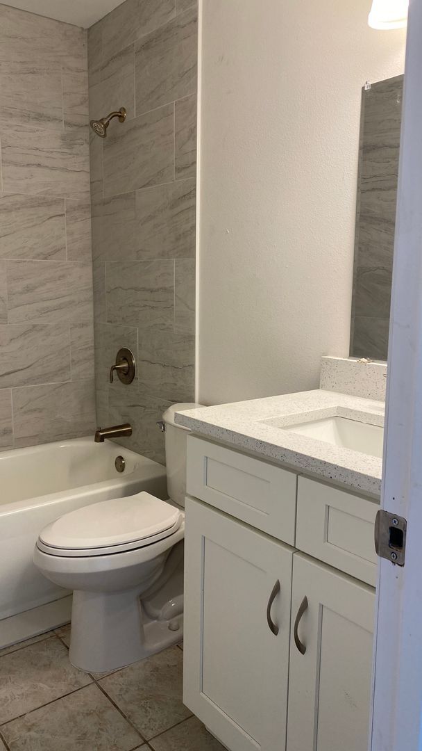 Building Photo - Beautifully Updated 2 Bedroom, 2 Bath Vill...