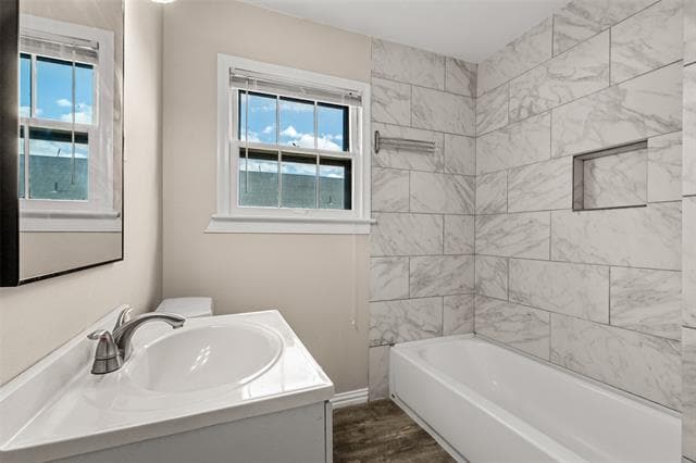 Building Photo - 1747 Mariposa Dr