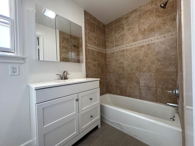 Building Photo - Central Ventura Home with Large Yard!