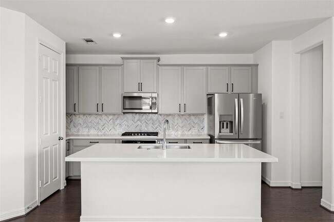 Building Photo - 13525 Emerald Mallard Dr
