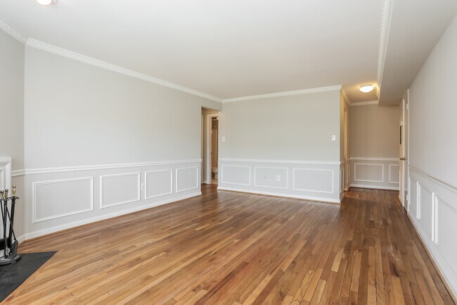 Building Photo - 1910 T St NW