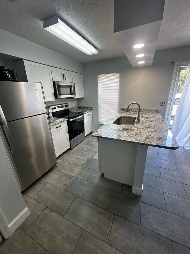 Building Photo - Cozy & Convenient 2 Bedroom, 1 Bath Duplex with Large Yard & Deck