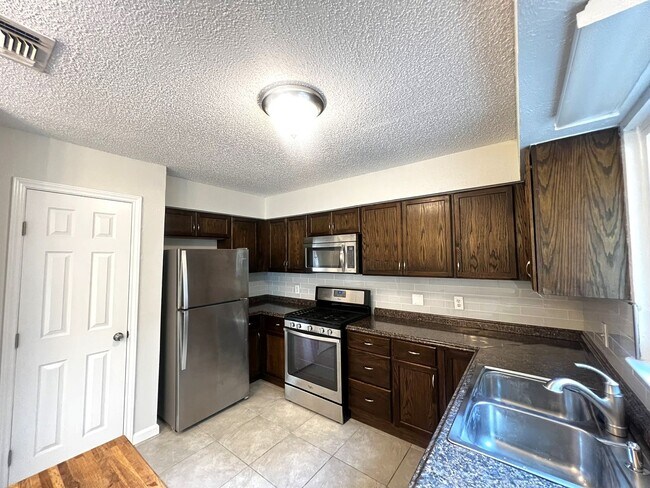 Building Photo - Recently Renovated 3/2 Home in South Austin with Bonus Room + Additional Storage