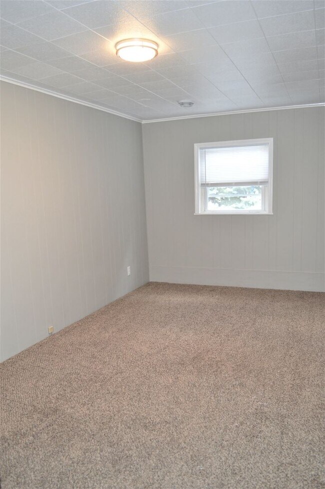 Building Photo - Amazing 3 bed, 1.5 bath, rental home in So...