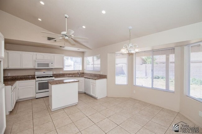 Building Photo - 3582 W 14th Pl