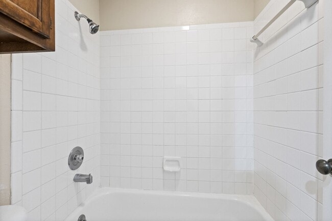 Building Photo - 2255 Thousand Oaks Dr