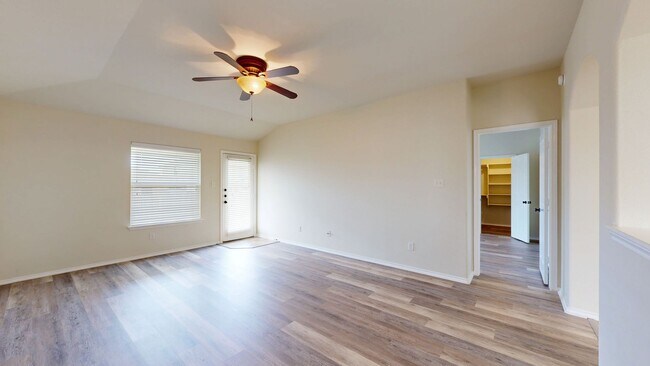 Building Photo - REMODELED BEAUTY WAITING FOR YOU BY FORT H...