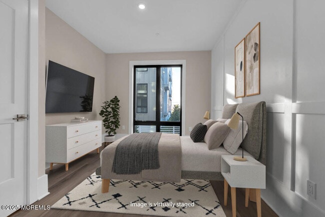 Building Photo - 215 2nd Ave