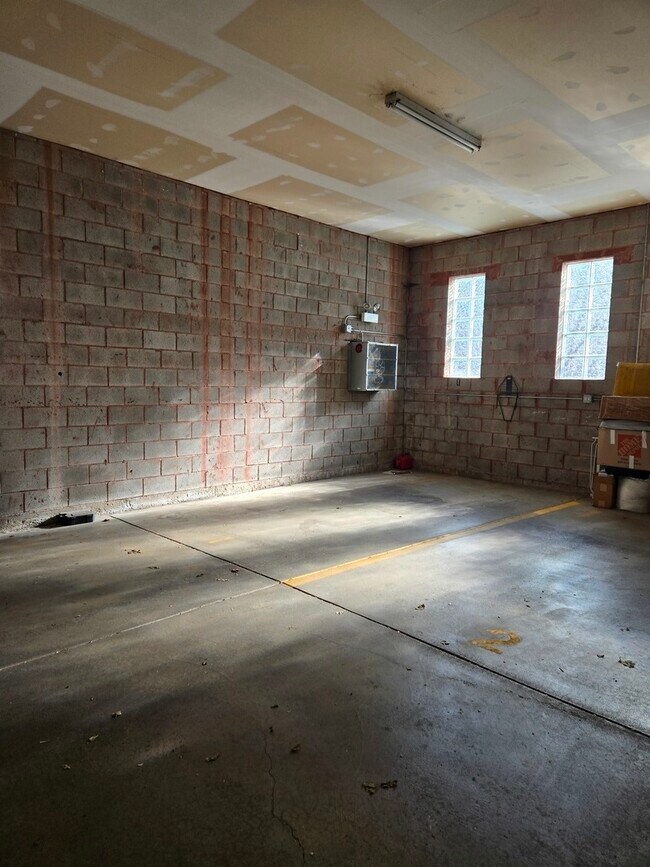 Building Photo - 2358 W School St