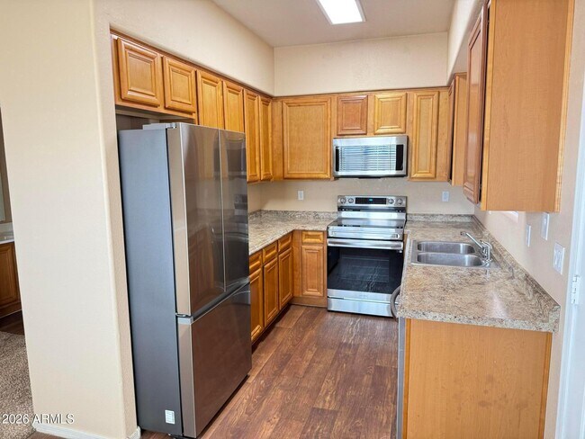 Building Photo - 2834 E Tracy Ln