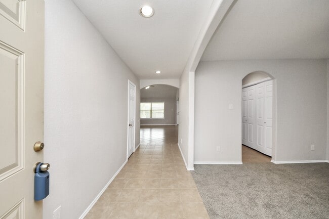 Building Photo - 21823 Wildcroft Dr