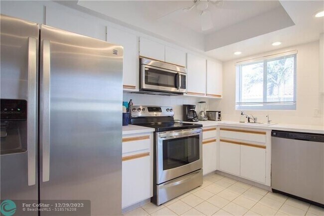 Building Photo - 5450 N Ocean Blvd