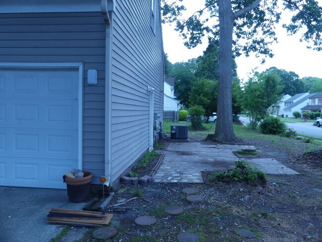 Building Photo - 2 Woodman Dr. Hampton