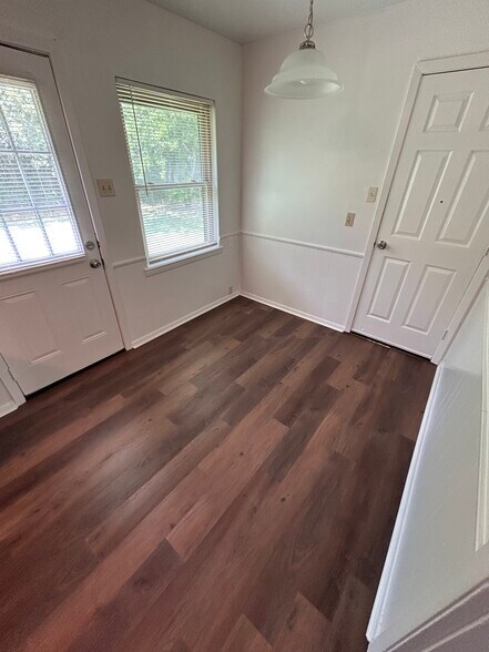 Building Photo - 2801 William Brewster Dr