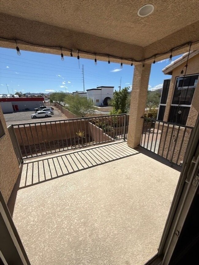 Building Photo - AVAILABLE NOW! Outstanding 3 Story Home!