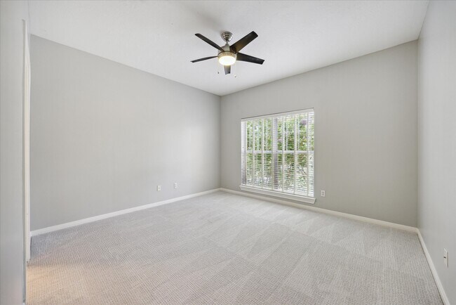 Building Photo - 5826 Santa Fe Springs Dr