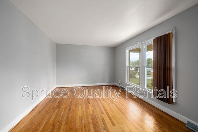 Building Photo - 5215 Peppercorn St