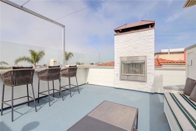 Building Photo - 917 3rd St