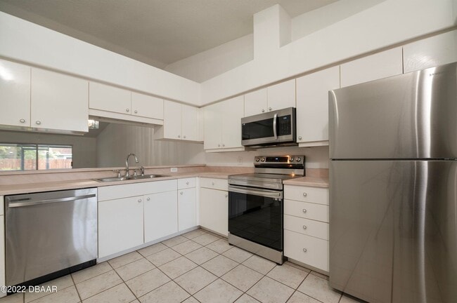 Building Photo - 3 bedrooms Port Orange