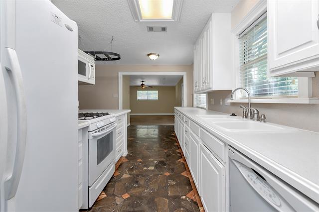 Building Photo - 3414 Hampshire Dr