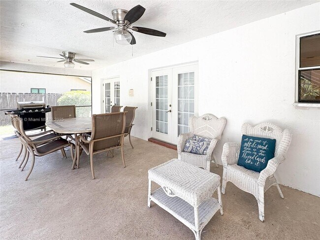 Building Photo - 730 Daffodil Dr