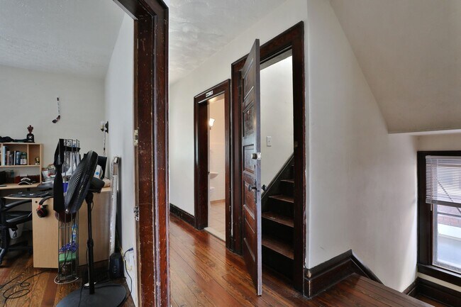 Building Photo - 1619 Summit St