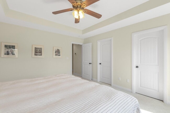 Building Photo - 5611 Abercorn Dr