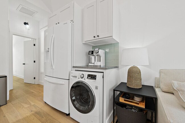 Building Photo - 90 De Haven St