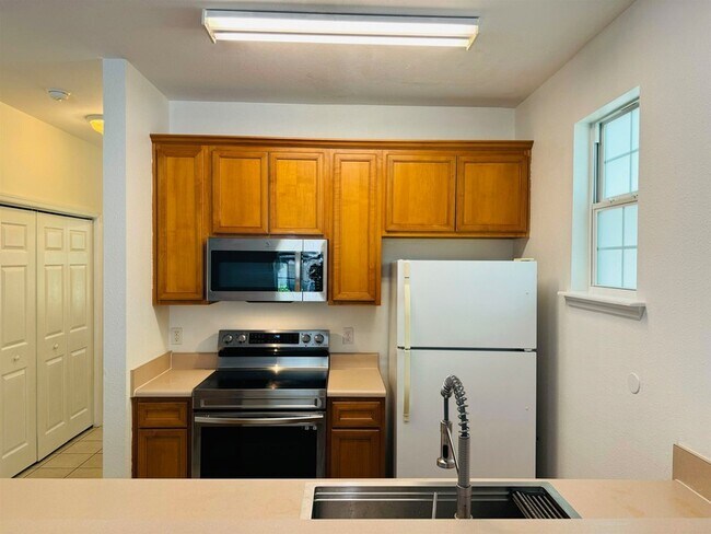 Building Photo - 924 Ashburn Dr