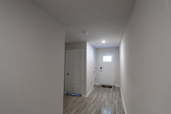 Building Photo - 5372 Wyndell Cir