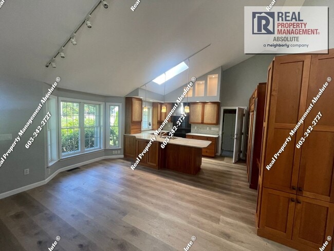 Building Photo - Beautiful 4 Bedroom Condo