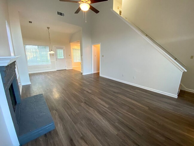 Building Photo - 4 bed, 2.5 bath in Cordova with new ss app...