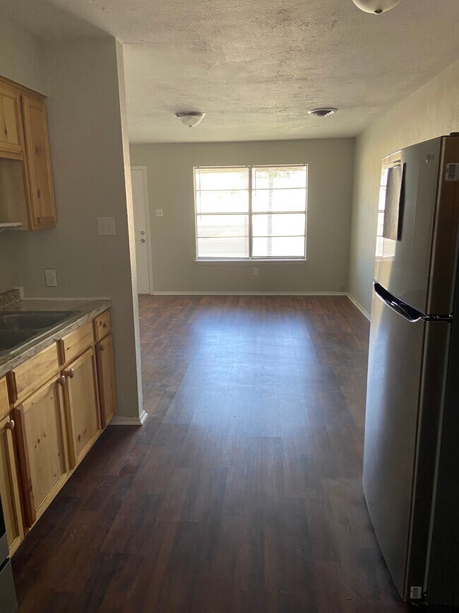 Building Photo - 1406 Goliad St