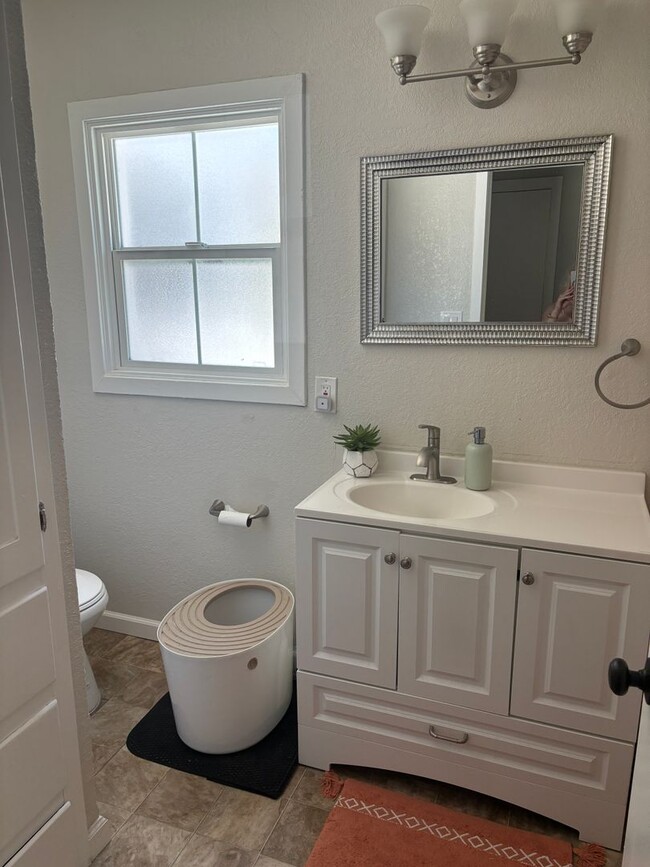 Building Photo - Adorable 3/1 w/Amazing Fenced Yard!  PLEASE READ ENTIRE AD FOR VIEWINGS