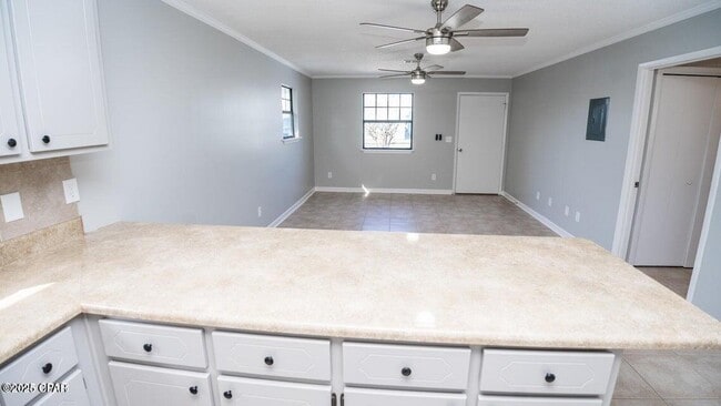 Building Photo - 247 Poinsettia Dr