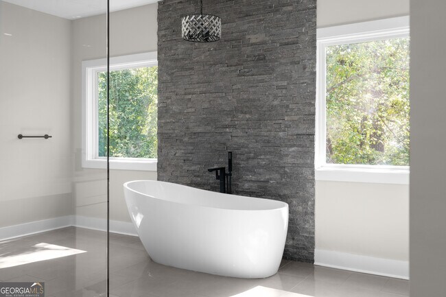 Building Photo - 1331 Diamond Ave SE