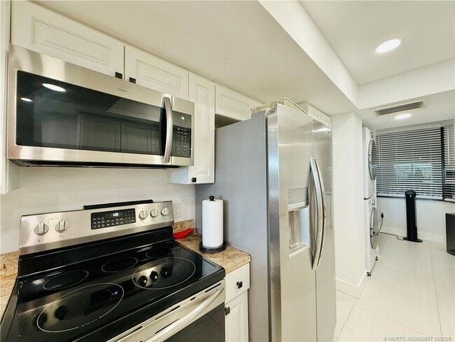 Building Photo - 8800 S Ocean Dr