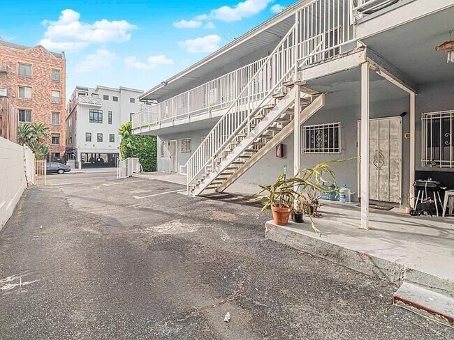 Building Photo - 128 Normandie Ave