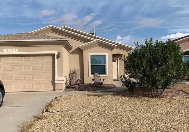 Building Photo - 14207 North Point Ave