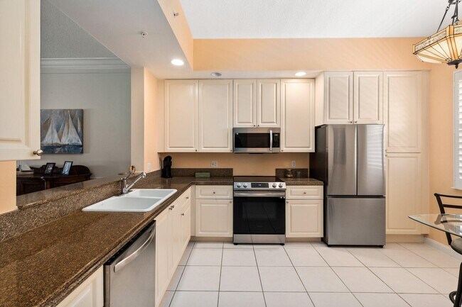 Building Photo - 17 Harbour Isle Dr W